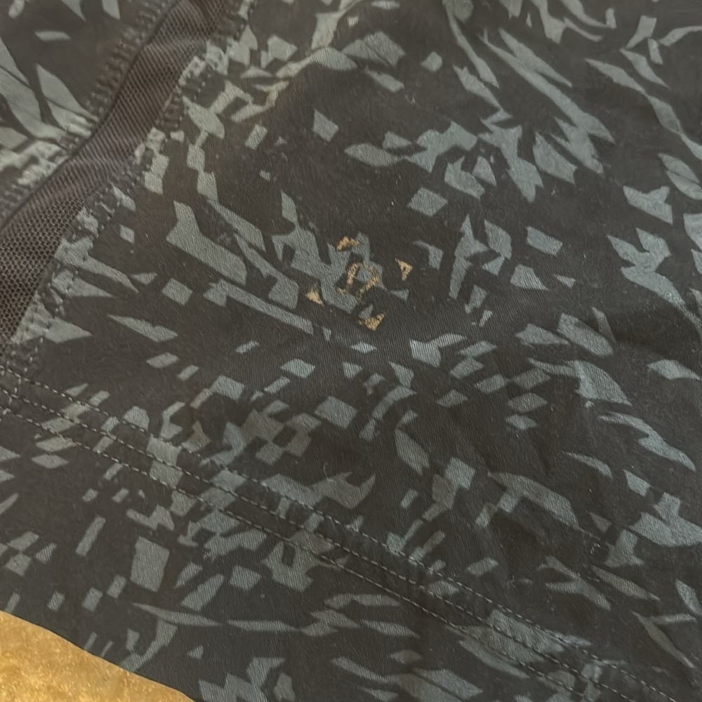 Lululemon Pace Breaker Short 9" Transmission Darkside Black - Picture 7 of 12